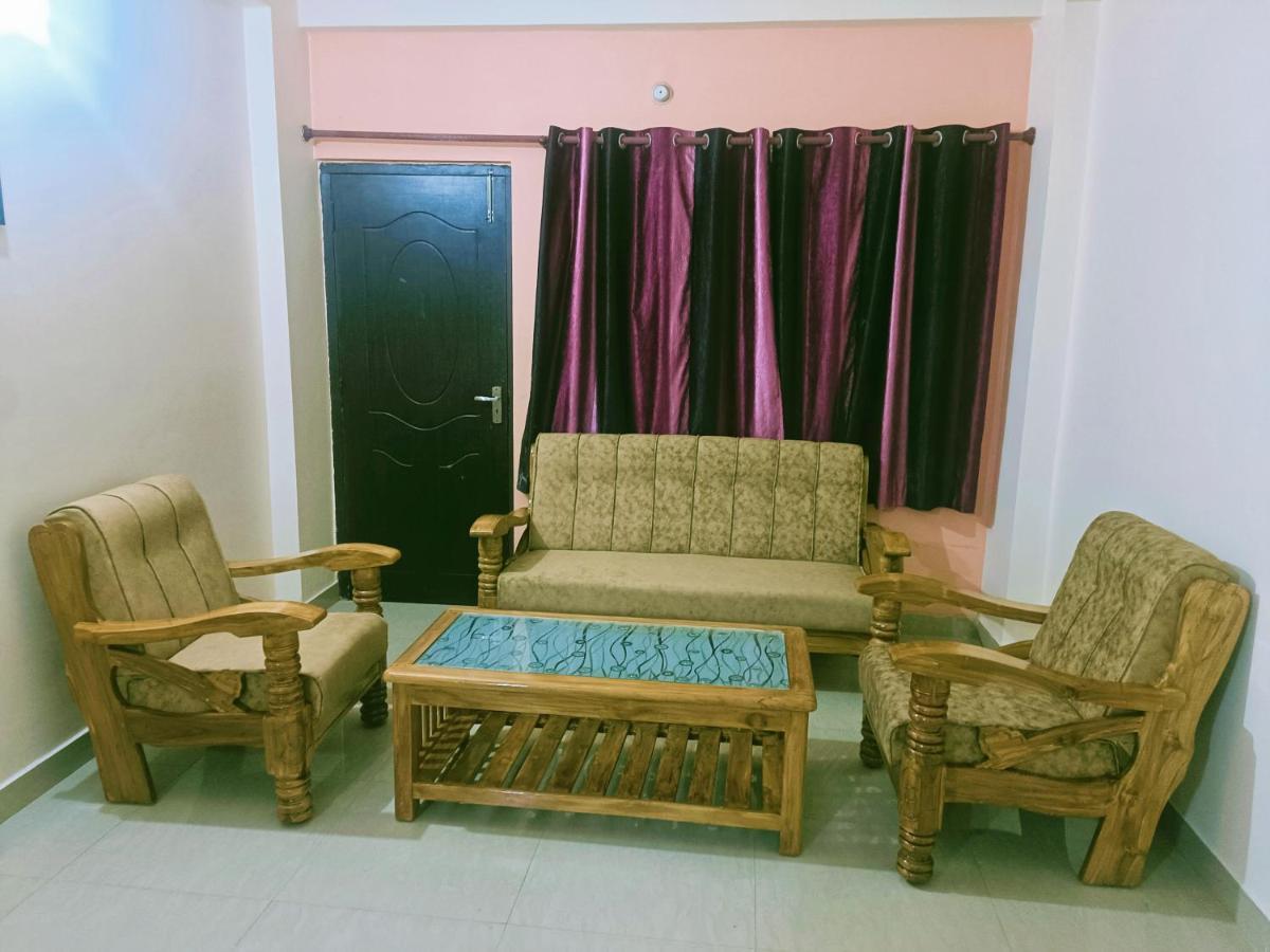 Pretty Garden View Apartment 3Bhk Furnished Flat Near Kashi Vishwanath Temple バラナシ エクステリア 写真