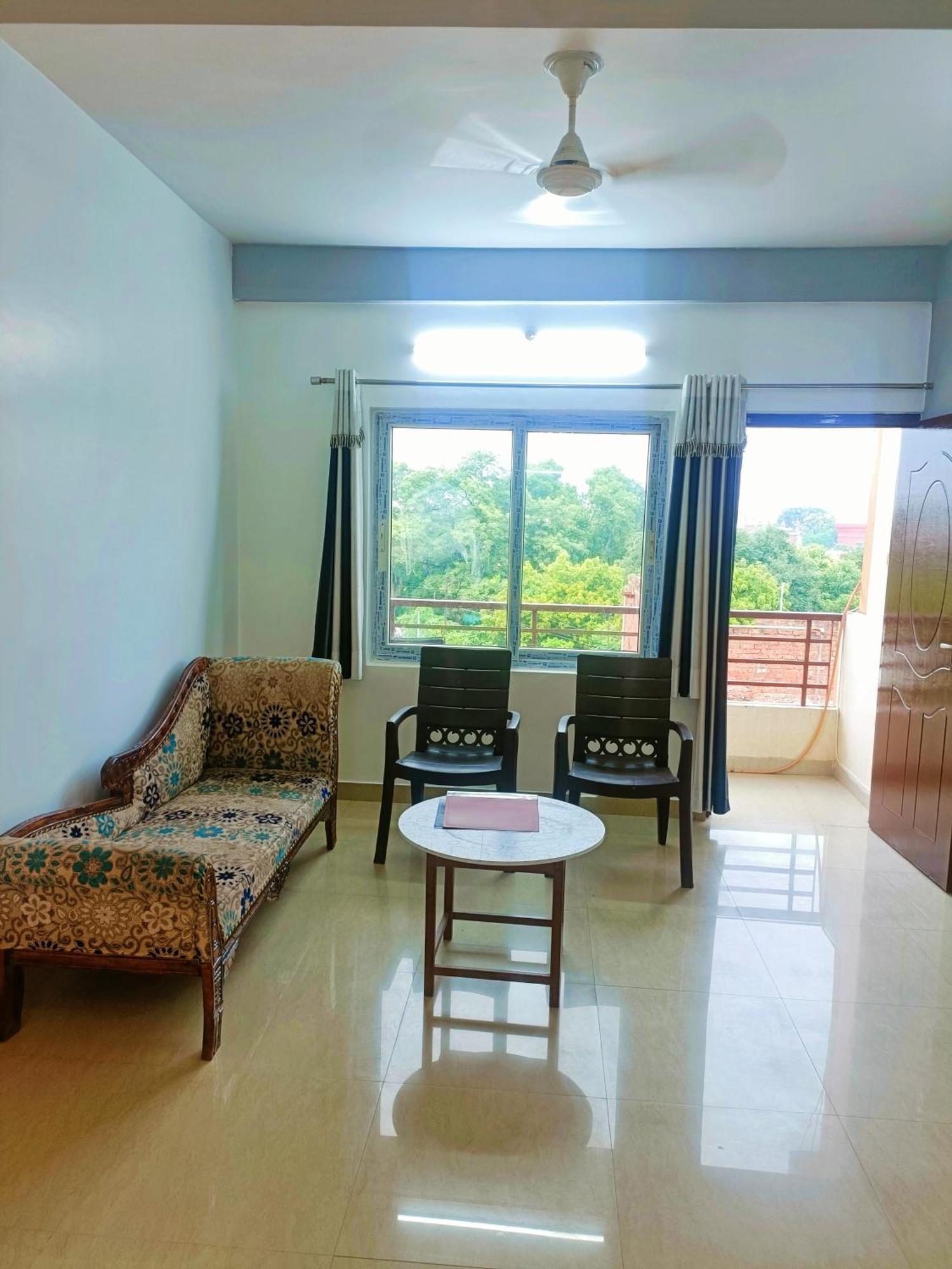 Pretty Garden View Apartment 3Bhk Furnished Flat Near Kashi Vishwanath Temple バラナシ エクステリア 写真