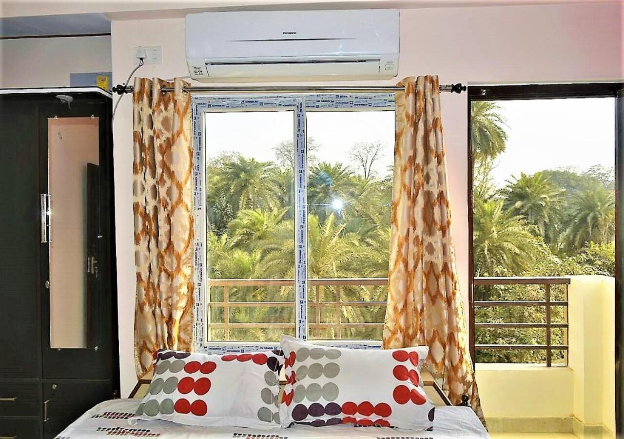 Pretty Garden View Apartment 3Bhk Furnished Flat Near Kashi Vishwanath Temple バラナシ エクステリア 写真