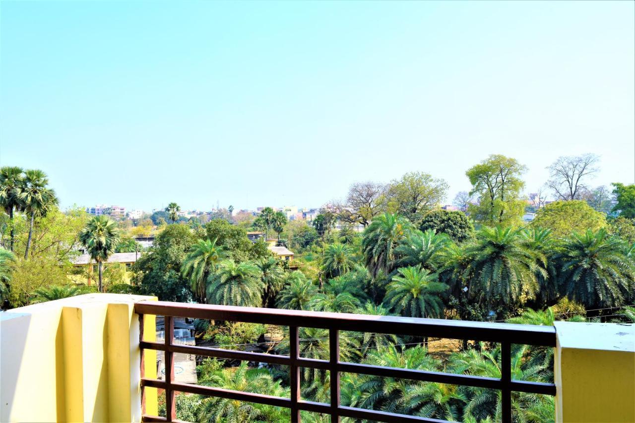 Pretty Garden View Apartment 3Bhk Furnished Flat Near Kashi Vishwanath Temple バラナシ エクステリア 写真