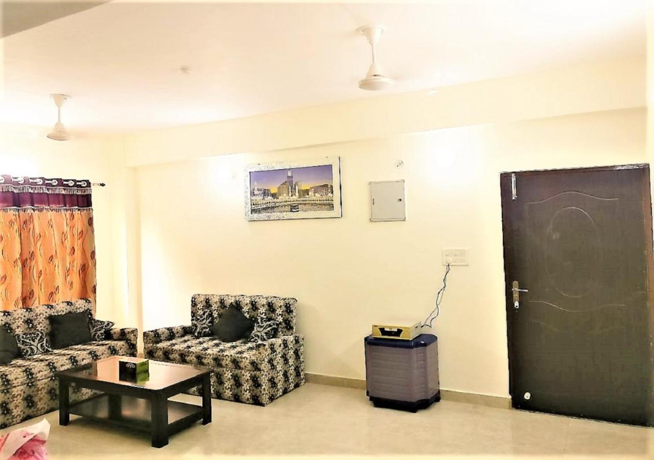 Pretty Garden View Apartment 3Bhk Furnished Flat Near Kashi Vishwanath Temple バラナシ エクステリア 写真