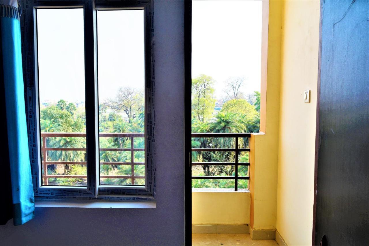 Pretty Garden View Apartment 3Bhk Furnished Flat Near Kashi Vishwanath Temple バラナシ エクステリア 写真